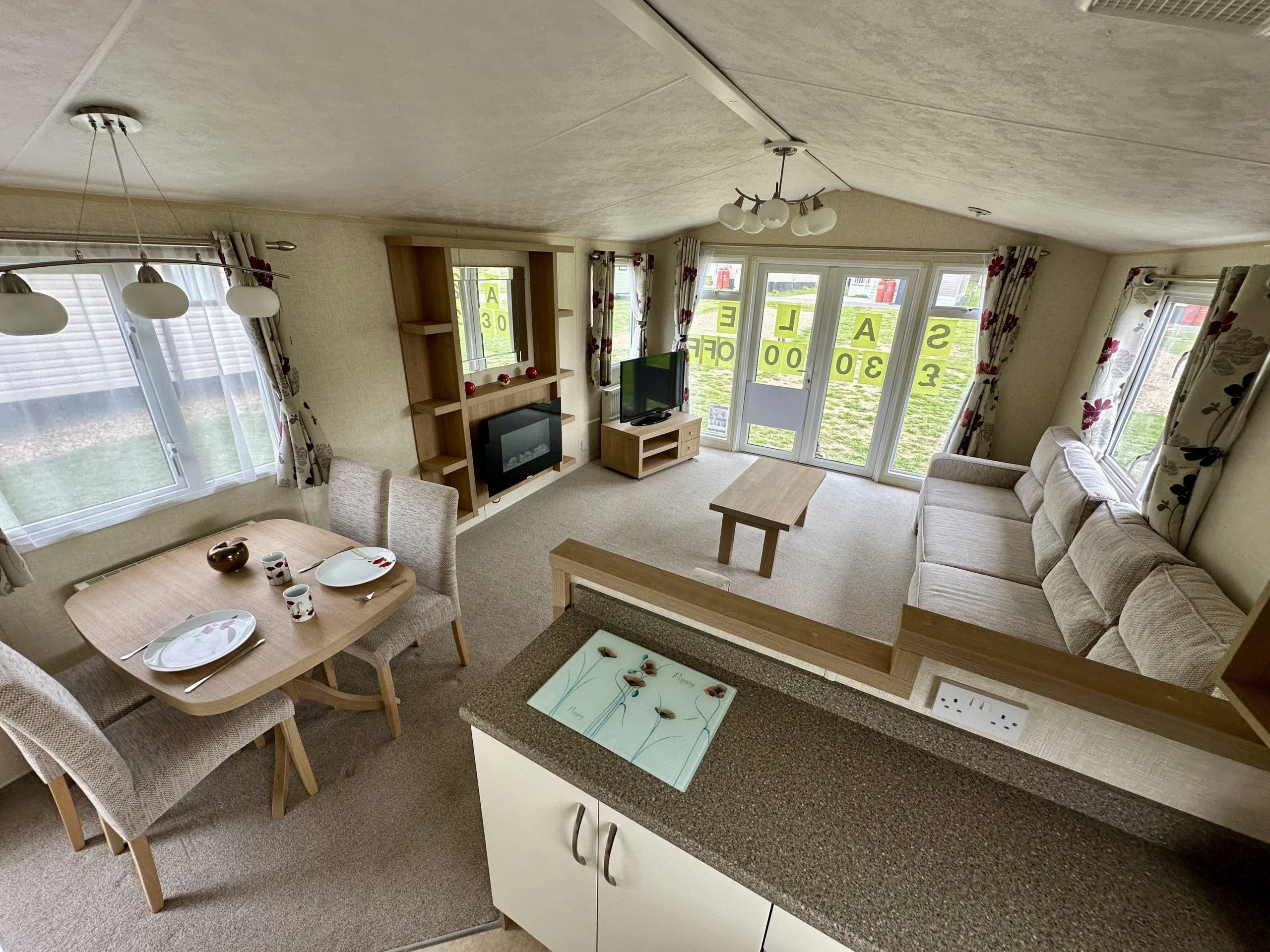 Willerby Avonmore dining area and lounge