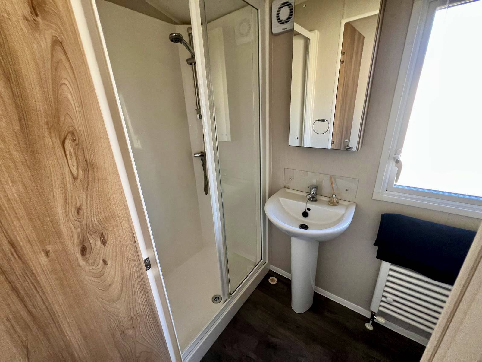 Willerby Brokenhurst main bathroom