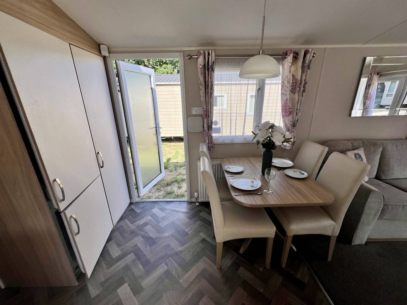 Willerby Brokenhurst Dining area