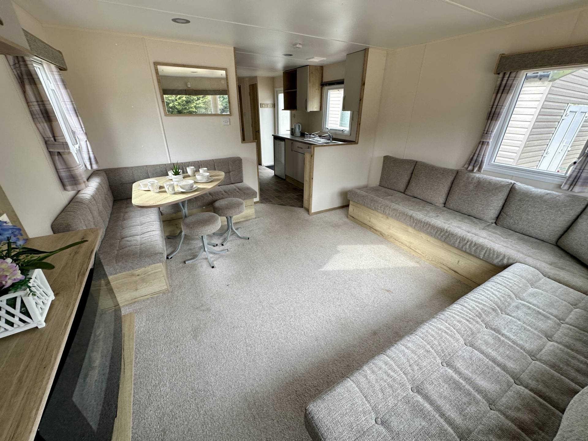 ABI Horizon 2019 35x12 3 bed reverse lounge