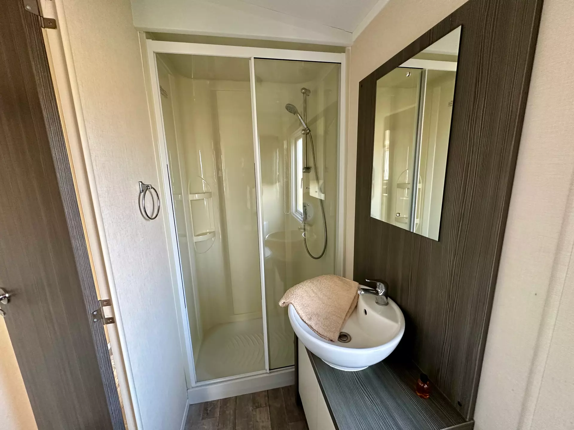 Regal Kensington 2016 40x14 2 bed main shower room