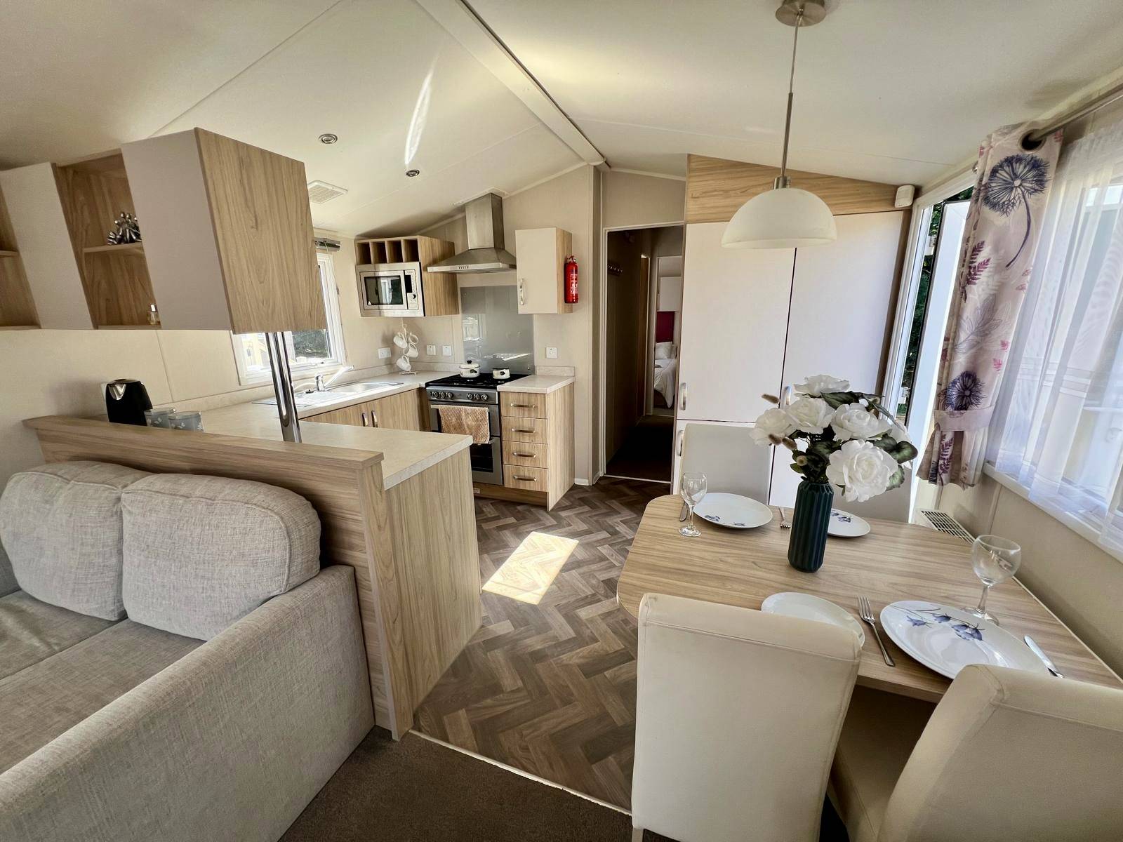 Willerby Brokenhurst dining and kitchen