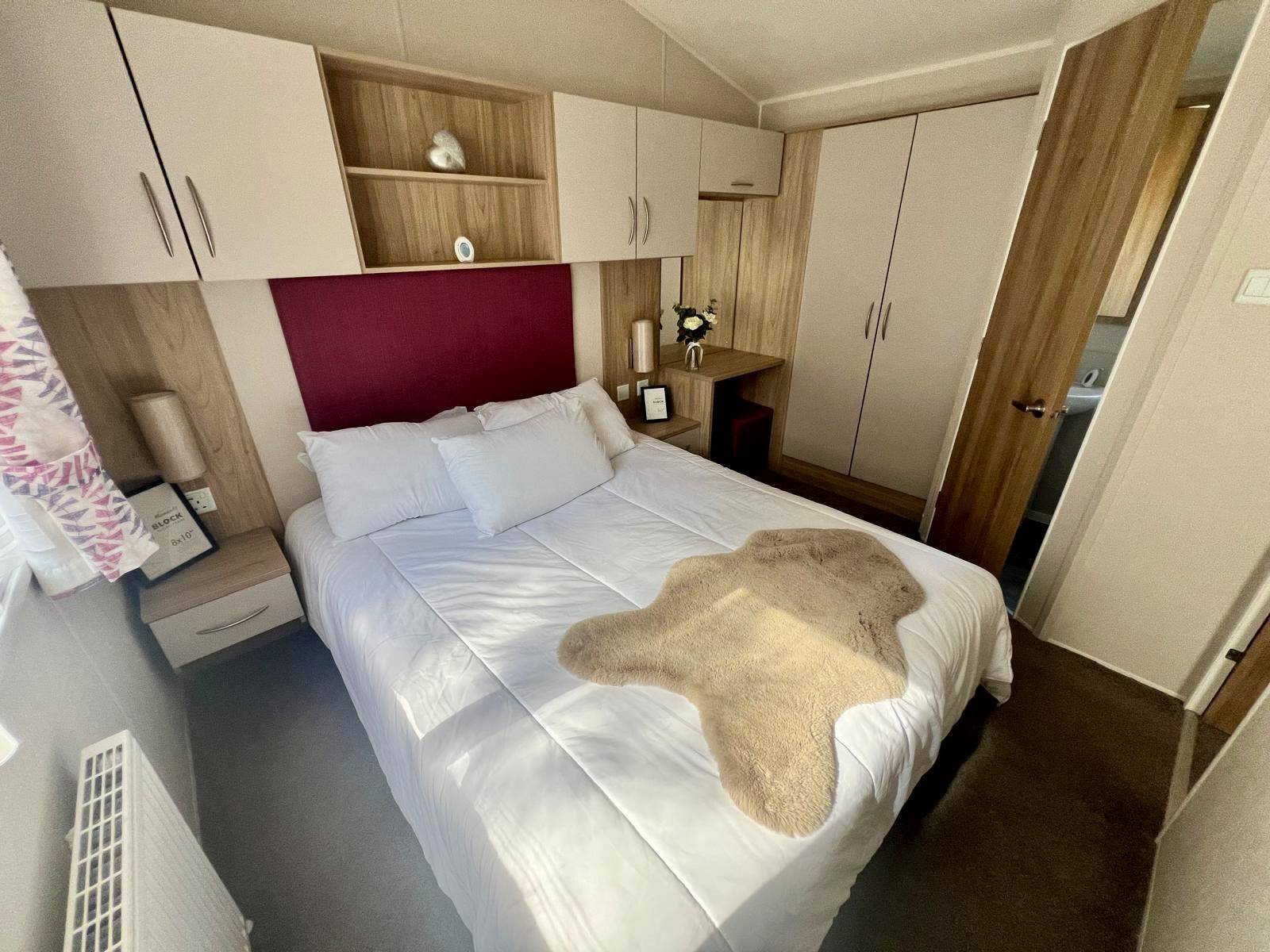 Willerby Brokenhurst master bedroom bed