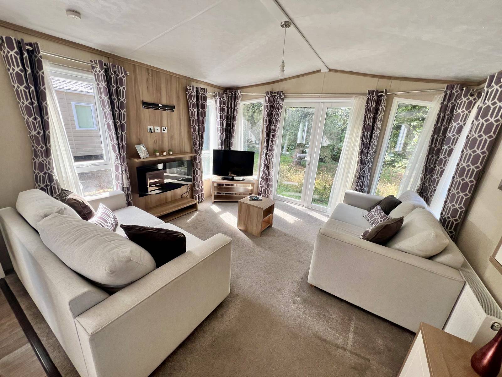 Pemberton Marlow Lounge and fireplace